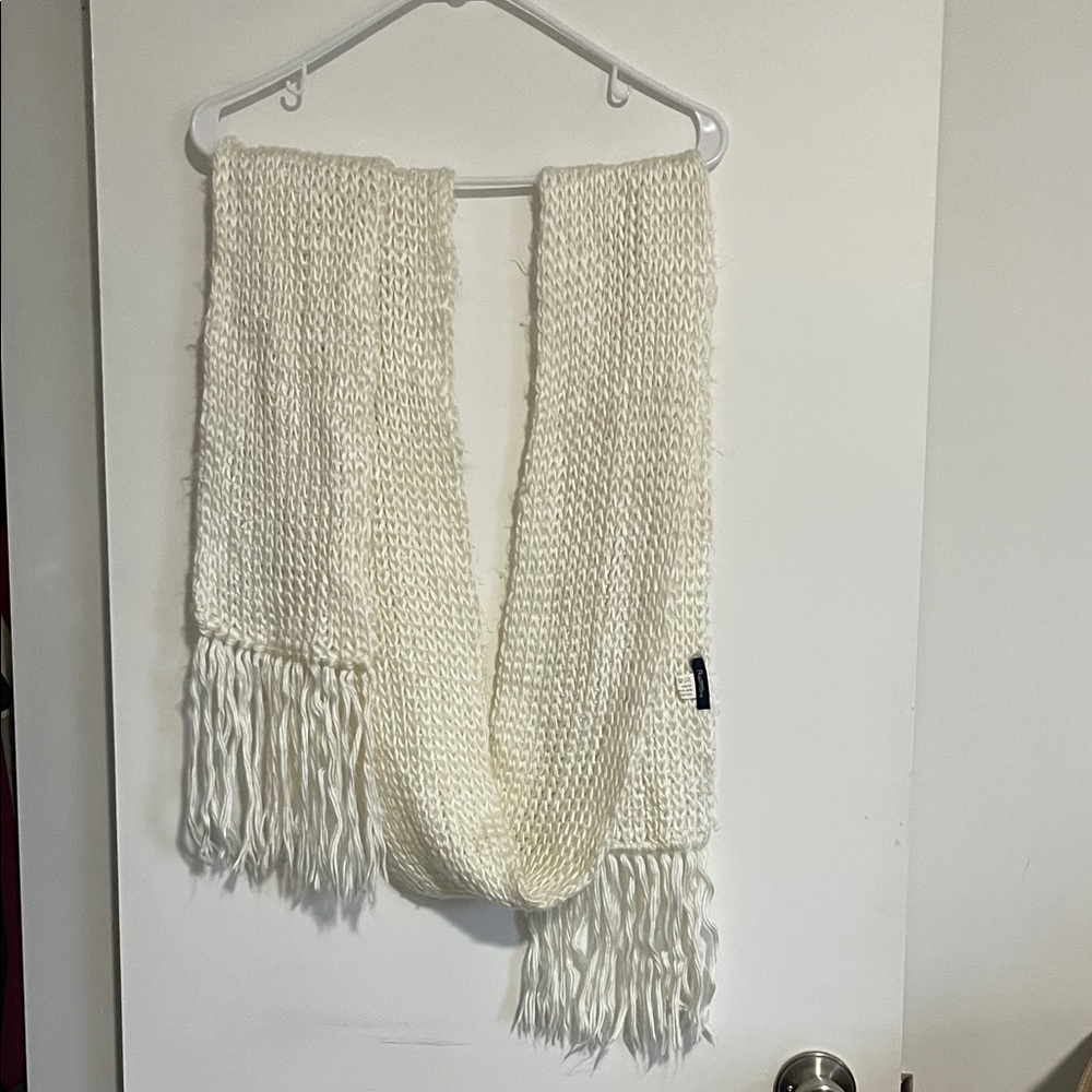 Reitmans Ivory Knit Scarf